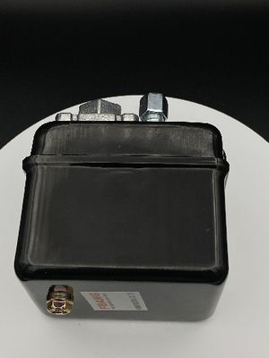 Esticando o hardware que carimba o tamanho pequeno das peças de chapa metálica das peças