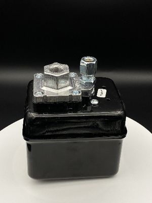 Esticando o hardware que carimba o tamanho pequeno das peças de chapa metálica das peças